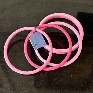 Set of (5) Thin Vintage Lucite 1960’s Bangle Bracelet Lot Original Tags Pink